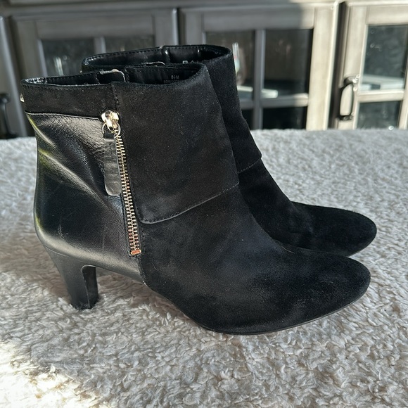 Bandolino Women’s Black Bootie - Picture 6 of 7